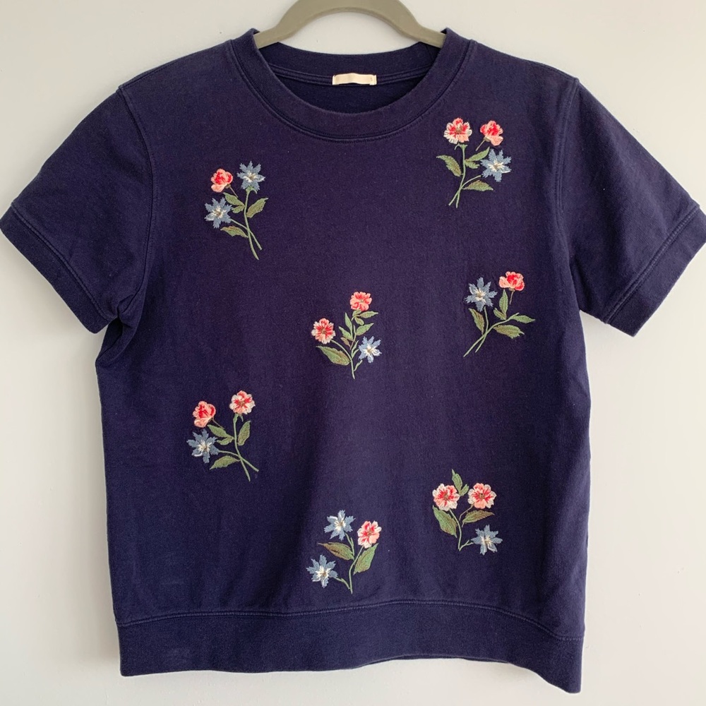 Short sleeves with embroidered patterns